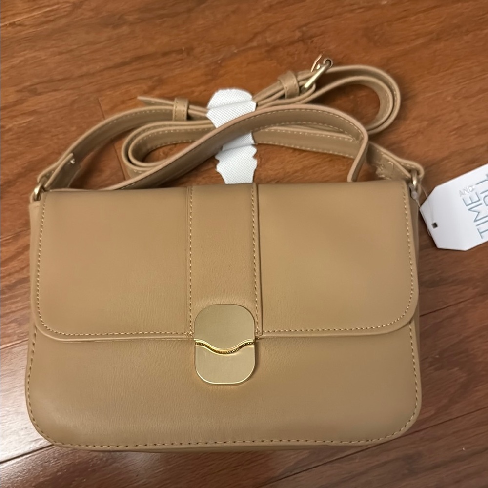 Elegant Tan Shoulder Bag